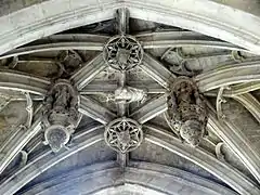 Voûte à liernes et tiercerons (chapelle latérale).