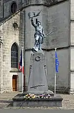 Le Poilu victorieux (monument aux morts)