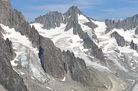 Le glacier des Améthystes dominé par le Tour Noir vus depuis le glacier des Rognons au nord-ouest.