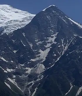 Vue depuis le parc animalier de Merlet au nord de l'aiguille du Goûter avec à ses pieds le glacier du Bourgeat.