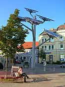 L'Arbre solaire, sculpture de Hartmut Skerbisch (2005).