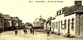 Glomel : la Place du bourg vers 1920 (carte postale).