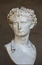 Buste de l'empereur romain Auguste portant la couronne civique, conservé à la glyptothèque de Munich.