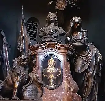 Urne contenant le cœur de Charles VII, empereur du Saint-Empire romain germanique.