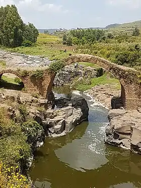 L'arche principale du pont de Genfokuch.