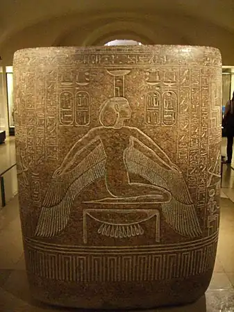 Nephtys ailée - Sarcophage externe en granit rouge de Ramsès III, XXe dynastie - Musée du Louvre, Paris, France.