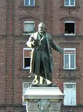 Statue de Jean-Baptiste André Godin
