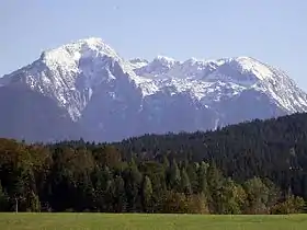 Vue de gauche à droite des sommets du Hoher Göll, des Archenköpfe, du Brettriedel, du Hohes Brett.