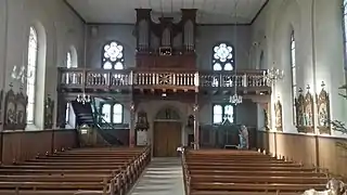 Buffet (vide) de l'orgue de l'église catholique Saint-Martin.