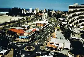 Vue sur la frontière entre Coolangatta (Queensland, à gauche) et Tweed Heads (Nouvelle Galles du sud, à droite).