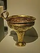 Gobelet en or du cercla A de Mycènes, XVIe siècle av. J.-C.. Musée national archéologique d'Athènes.