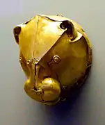 Rython en or trouvé à Mycènes, en forme de tête de lionne, XVIe siècle av. J.-C.
