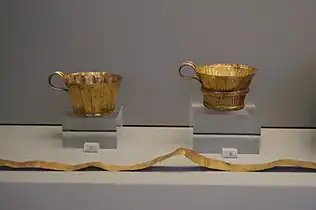 Deux tasses de la tombe γ du cercle B de Mycènes, NAMA.