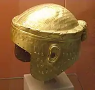 Casque en or de Meskalamdug (reproduction).