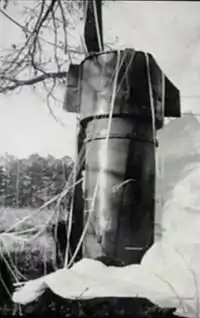 L'une des deux bombes thermonucléaires retrouvées dans un champ de Goldsboro en Caroline du Nord aux États-Unis en 1961.