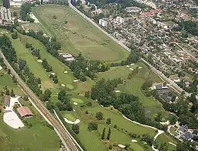 Vue aérienne du golf et de l'hippodrome d'Aix-les-Bains