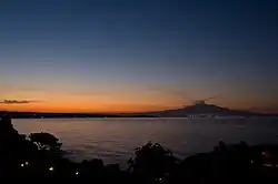 Vue de la baie du Catane, avant l'Etna en arrière-plan.