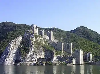 La forteresse de Golubac, à l'entrée des Portes de Fer, côté serbe.