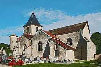 Abside dans l'enclos paroissial.