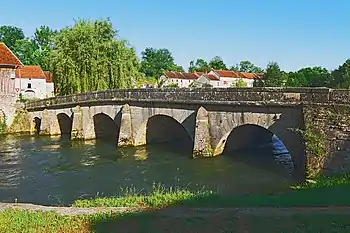 Pont du XIXe s. côté aval.