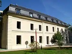 L'ancien manoir de la ferme de Coulanges, actuelle bibliothèque, 24 rue de Paris.