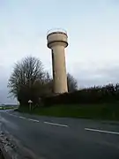 Le château d'eau en sortie de village.