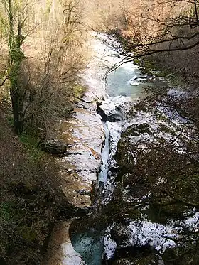 L'entrée des gorges du Fier vue depuis les passerelles.