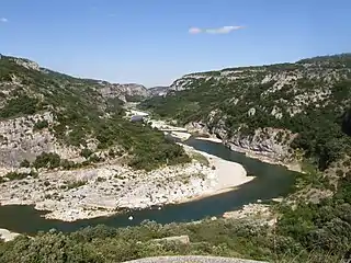 Les gorges du Gardon près de Sanilhac-Sagriès.