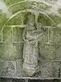 Chapelle Notre-Dame de Tréguron : la fontaine près de la chapelle, statue de la Vierge à l'Enfant