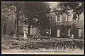 Le couvent des Dames Augustines et la maison de famille vers 1925.