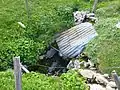 Situé au centre du synclinal le gouffre de la Vache Enragée rejoint le Golet du Pompier et la Grotte aux Ours.