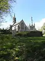 Menhir, chapelle Saint-Laurent et calvaire de Lannourec.