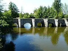 Le pont roman sur le Thouet.