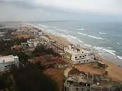 La plage vue du sommet du phare.