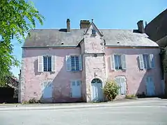 Le presbytère, à proximité de l'église.