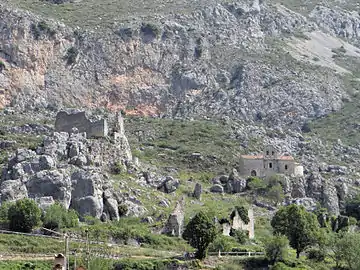 Hautes-Gréolières : les vestiges du château et la chapelle Saint-Étienne