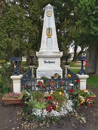 Tombe de Ludwig van Beethoven (1770-1827) au cimetière central de Vienne.