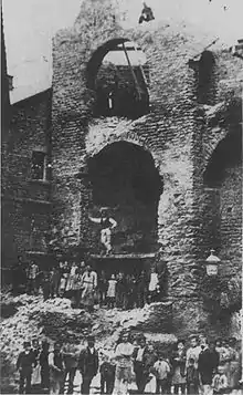Démolition de la tour "Wollgassenturm" en 1880 pour améliorer l'accès à la gare