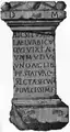 Dessin de la pierre tombale contenant la plus vieille mention écrite de Zurich sous l'appellation, « STA(TIONIS) TURICEN(SIS) », IIe siècle ap. J.-C., l'original conservé au Musée national suisse.