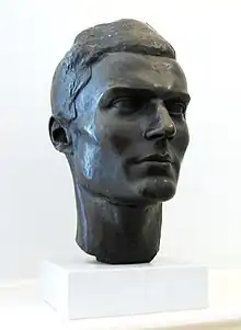 Photographie en couleurs du buste de Claus von Stauffenberg