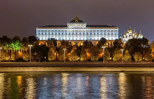 Le palais du Kremlin photographié de nuit