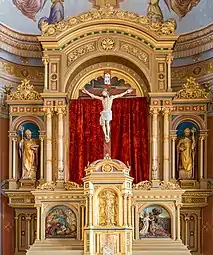 Le choeur de l'église de la paroisse d'Ortisei, datant du XVIIIe siècle, dans une décoration de Carême. Mars 2020.