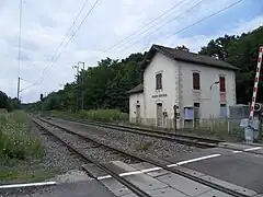 Ancienne halte de Grand-Contour qui n'est plus desservie depuis 1996.