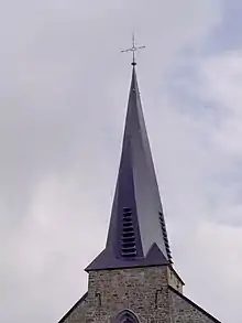 Le clocher tors de l'église de Grand-Marchin.