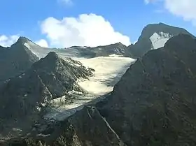 Vue de la Grande aiguille Rousse (à droite) et des glaciers italiens du Carro depuis l'est.