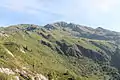 Vue sur le Grand Arc, à droite, et le Petit Arc, à gauche, depuis le pas des Chèvres (1 760 m) à l'ouest.