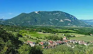Grand Colombier vu du sud-ouest, depuis le village de Vongnes.