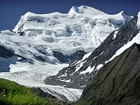 Vue du Grand Combin et du glacier de Corbassière depuis le nord.