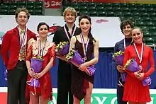 Podium de la finale du Grand Prix ISU 2010/2011 avec Meryl Davis / Charlie White et Vanessa Crone / Paul Poirier