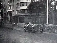 Un passage des concurrents devant le forum (1934).